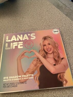 Claire's Lana's Life Holographic Pink & Peach Eye Shadow Palette